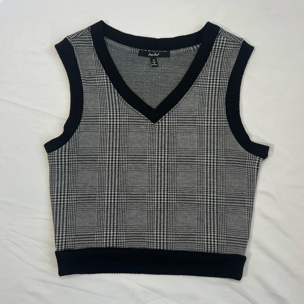 Papaya Black & White Plaid Knit V-Neck Sweater Vest